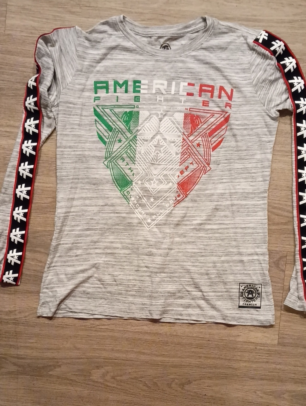 American Fighter Men's Heather Gray Long-Sleeve Graphic Shirt - Gray/Green/Red
